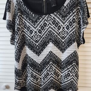 New Directions Black and White Patterned Blouse